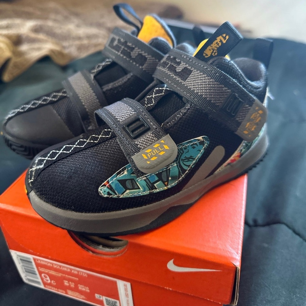 Nike lebron soldier xiii shoes 9c